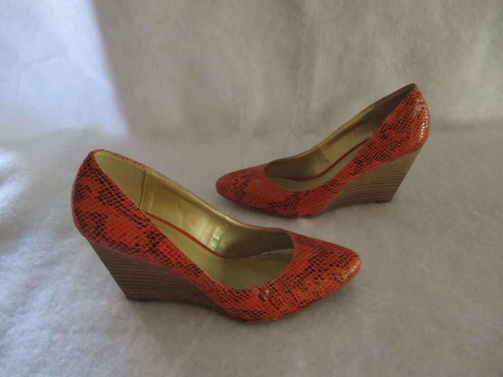 Kenneth Cole Reaction Women's Size Medium Orange Black Wedge Heels