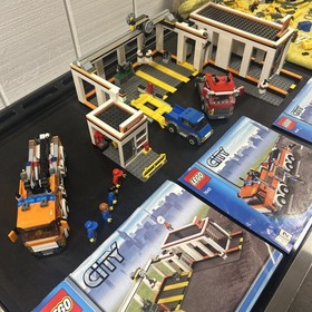 LEGO #7642 Garage &ndash; Complete w Instructions & Minifigs 2009 Retired & Rare!