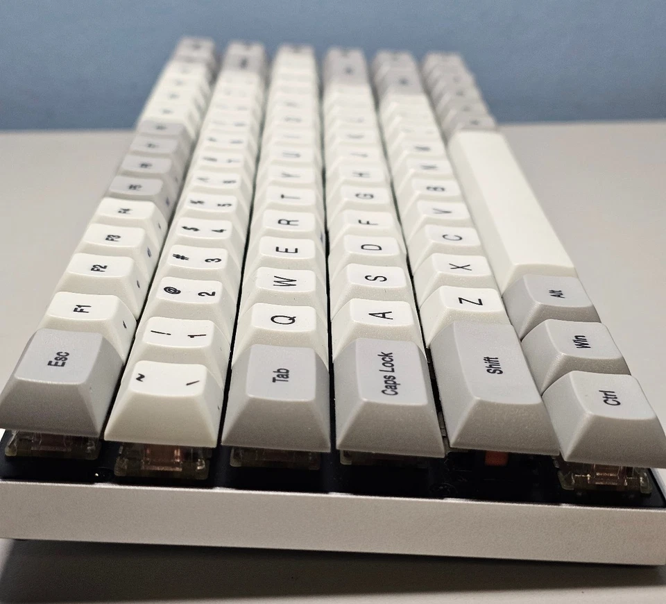 VORTEX VTG-8200 Backlit Mechanical Keyboard- Interchangeable keys included! - Image 4 of 4