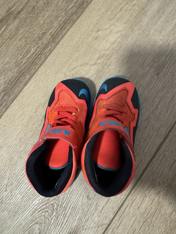 Tenis de baloncesto NIKE LeBron para niños pequeños talla 7 Elite "Héroe" Foto 4 de 4