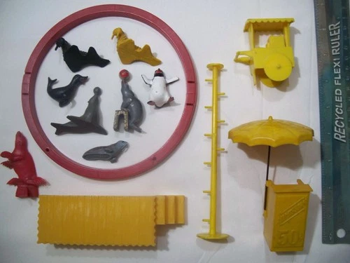 14 RARE MARX SUPER CIRCUS RING YELLOW SIDESHOW STAGE SEAL 1/32 54MM 60MM PLAYSET