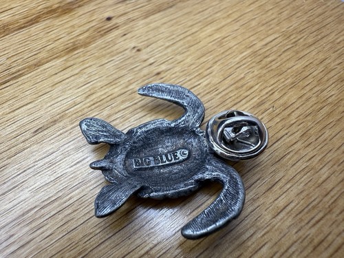 Big Blue Pewter Turtle Pin Diver Down Flag - Picture 2 of 2