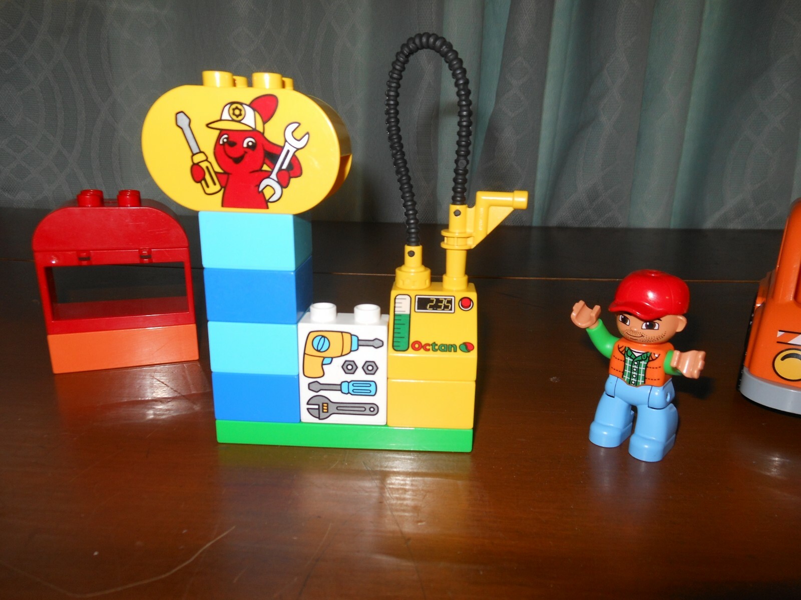duplo gas station
