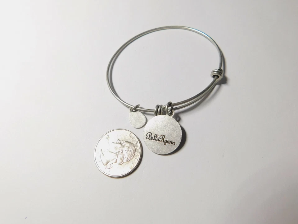 Pulsera firmada Bella Ryann tono plata metal Sagitario dije  Foto 4 de 4