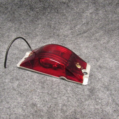 Arrow 56-R12 Red Side Marker Half Round Light Assembly NOS In Box 33372 - Picture 3 of 5