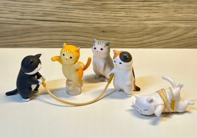 Miniature Cat figurines jumping rope jump rope hobby activity novelty gift set