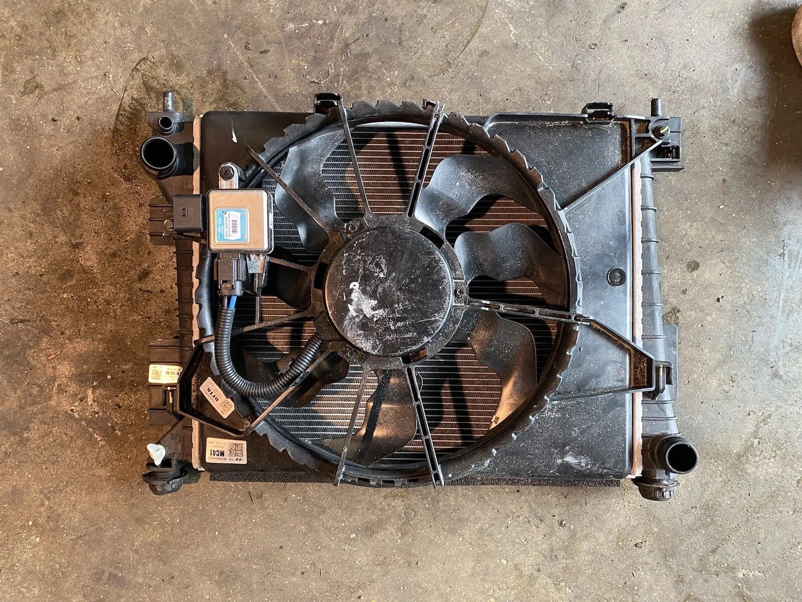 20-23 Hyundai i20 Petrol/electricity water coolant radiator pack ...