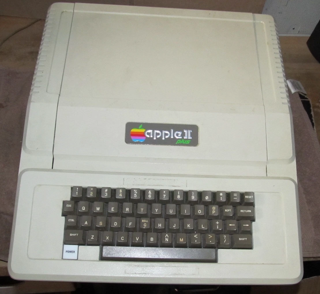 Apple II Plus コンピュータ MODEL NO. A2S1016 Vintage Apple II Plus A2S1016 Computer, Very Nice | eBay