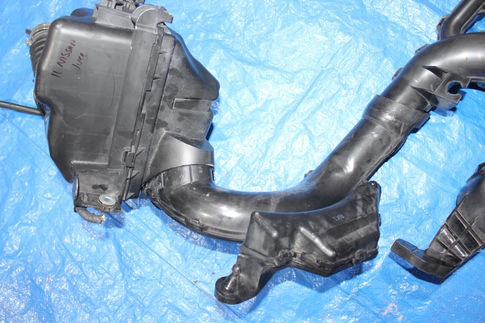 11-17 Nissan JUKE LIMPIADOR DE AIRE CAJA filtro de admisión con tubos mangueras 1,6 7 piezas LIMPIO Foto 3 de 4