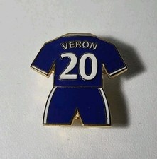 CHELSEA VERON 20 VINTAGE HOME KIT PIN BADGE 