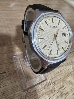 Vintage SLAVA 21 Jewels Mechanical Watch Waffle Dial Date USSR Soviet  Cal 2414