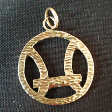 9ct Yellow Gold Round Rabbit Hare Charm Pendant Animal Jewellery Gold No Stone