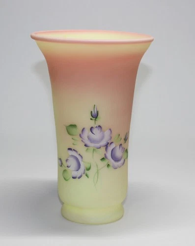 VINTAGE FENTON BURMESE PURPLE FLOWER VASE SIGNED STEPHENS - URANIUM - GLOWS