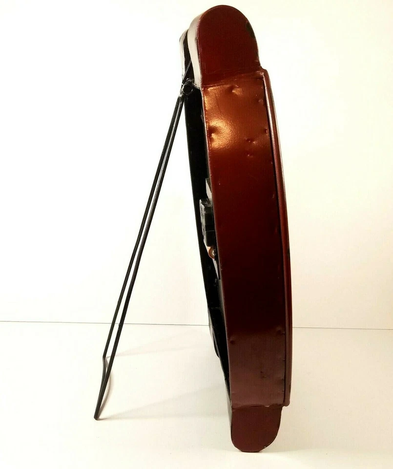 Reloj de mesa de 16" de metal rústico inspirado en números romanos JD Bassett Foto 2 de 4