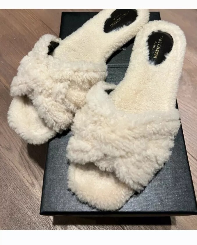 Sandali piatti Saint Laurent Tribute Shearling