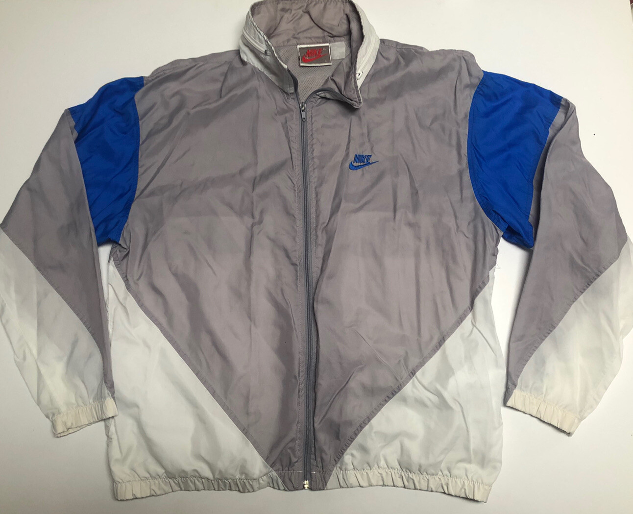 vintage nike windbreaker outfit