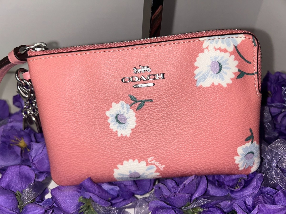NWOT Coach Pink Floral Daisy Pattern Corner Zip Wristlet Loaded With Charms