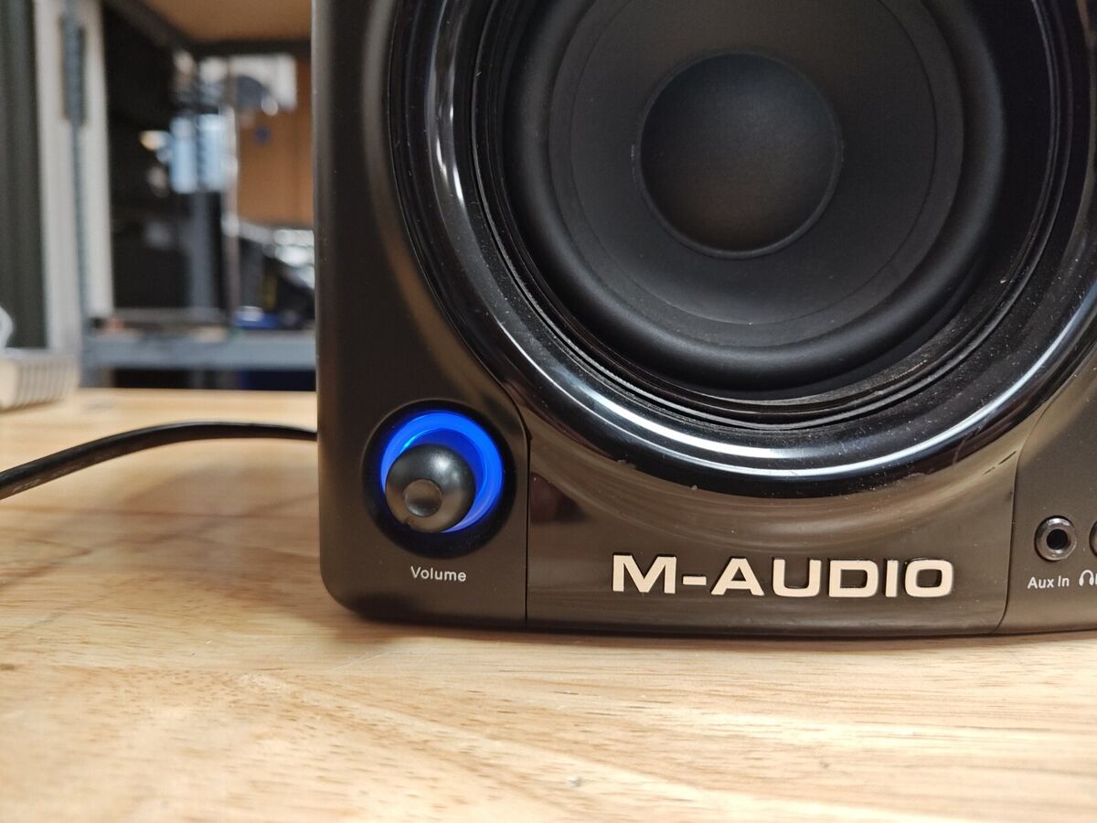 M-Audio Studiophile AV 40 Desktop Reference Speakers Studio M-Audio Studiophile AV 40 Desktop Reference Speakers Studio
