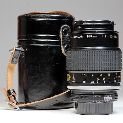 Nikon Micro-NIKKOR 105mm 1:4 Manual Focus Macro Camera Lens f/4 w Caps in Case