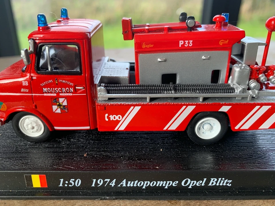 Bomba automática alemana 1974 Opel Blitz pieza de camión de bomberos trabajo diecast modelo 1:50 Foto 3 de 4