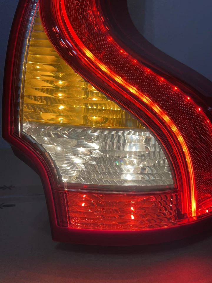 Luz trasera izquierda conductor Volvo XC60 2010-2017 89075216 OEM Foto 3 de 4