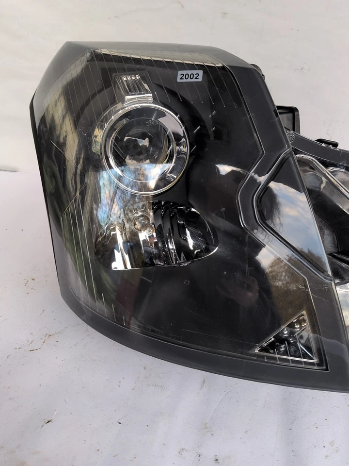 2003 to 2007 Cadillac CTS Right Passenger RH Halogen Headlight OEM - Image 3 of 4
