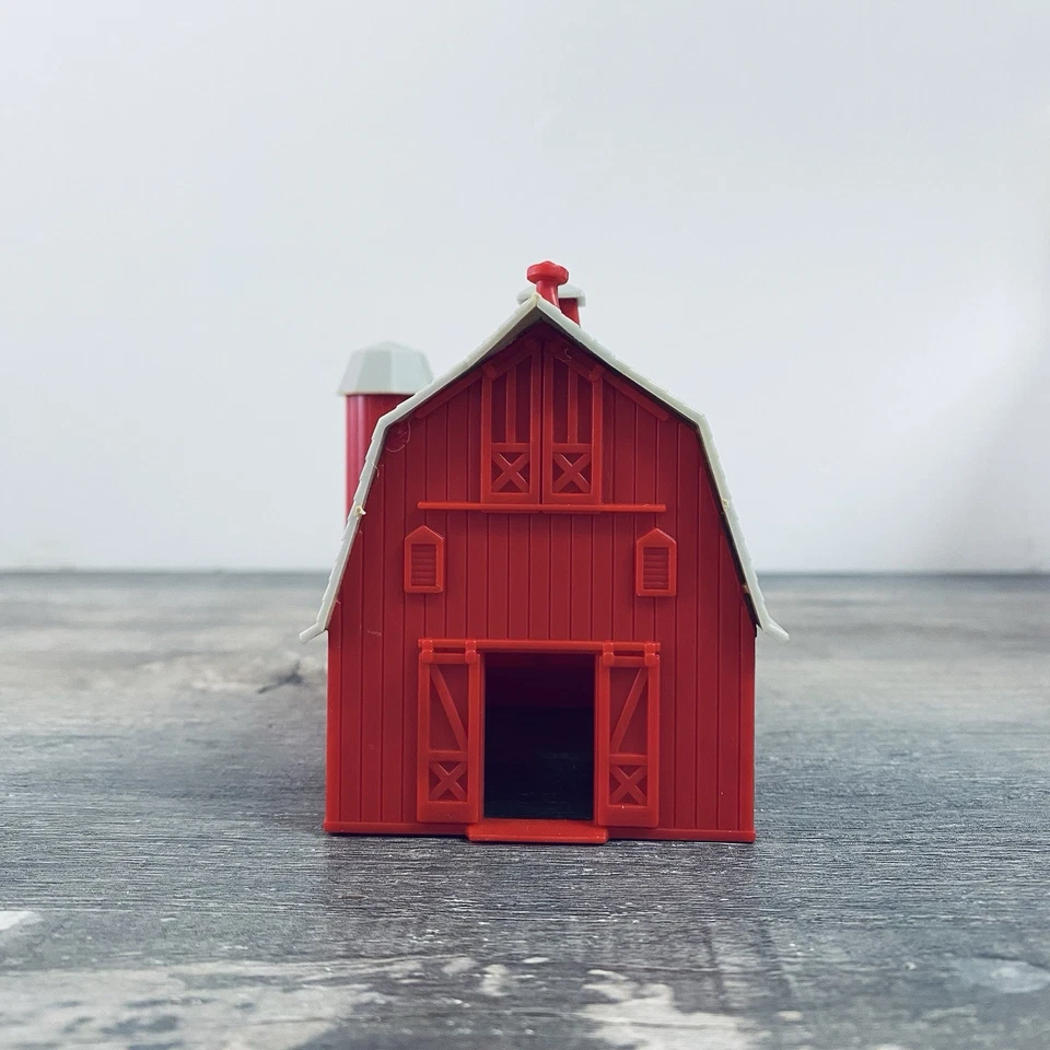Винтажный Bachmann Plasticville, США Молочный сарай 1622 красный неполный - Изображение 2 из 4