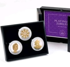 2022 Platinum Jubilee Silver Proof £5  Coin Set with 24 ct gold plated .LEd. 995