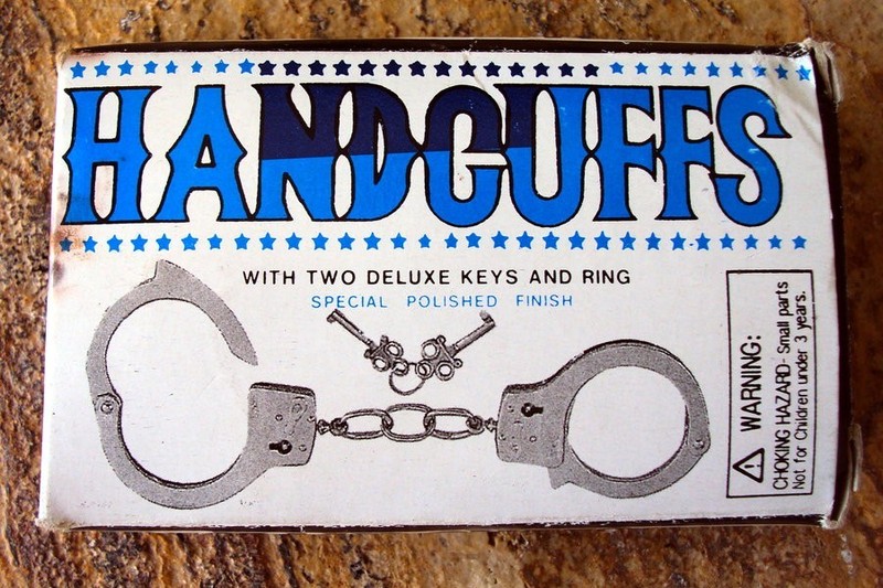 Hand Cuffs With 2 Deluxe Keys and Ring NIB