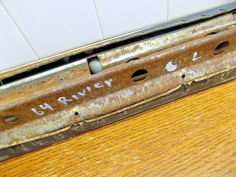 Buick Riviera Deluxe 1963-1965 interior panel puerta reposabrazos Foto 3 de 4