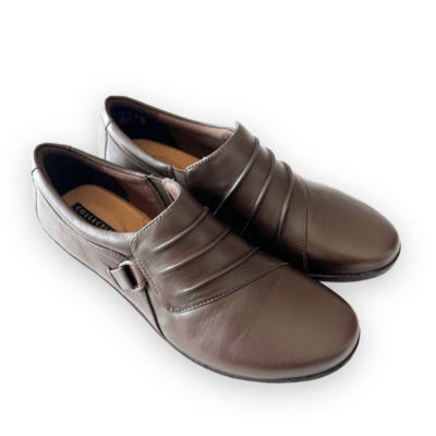 Clarks Collection Dark Brown Leather Pleated Loafer Women display picture 3
