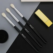 Eye Smudge Brush: 100% natural goat hair, shiny black wooden handle