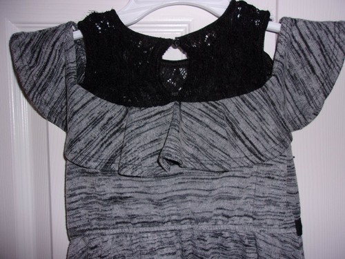 D-Signed Disney dress in size XS- 6, gray and black of the shoulder, cute. - Picture 4 of 4