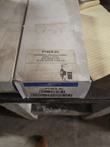 Johnson Controls P74EA-8C Differential Pressure Control