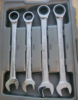 4 PC LG GEARWRENCH Metric Ratchet COMB. Wrench Set 9413 21 22 24 & 25MM