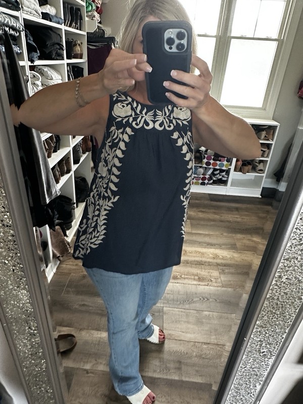 LUCKY BRAND Navy Tank with Ecru Floral Embroidery Medium Cute Comfy Womens