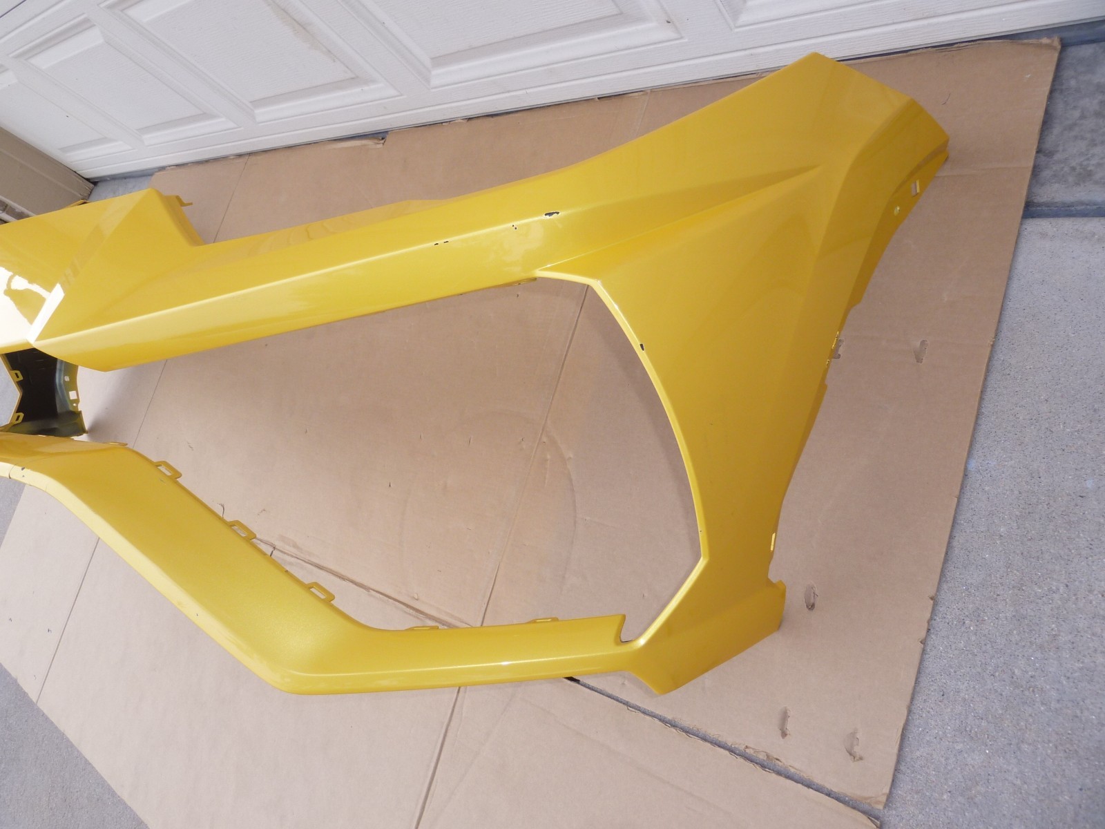 19-23 Lamborghini Urus Front Upper Bumper Cover Skin OEM Yellow Facia Damaged