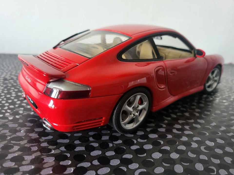 Auto Art 1/18 Porsche 911 (996) Turbo Rouge - Référence 77831 - Parfait Etat - Photo 4/4
