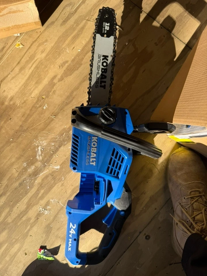 Motosierra inalámbrica Kobalt 24V de iones de litio (USADA) Foto 2 de 3
