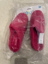 Roxoni Women's NEW Pink Slippers-Sealed Package-Size 7.5/8. Super comfortable!