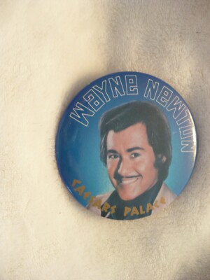 OX- WAYNE NEWTON CAESARS PALACE  PIN BADGE #29190