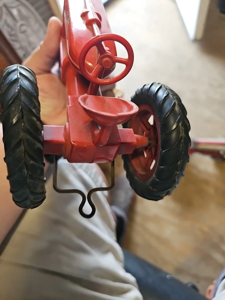 PRODUCT MINIATURE INTERNATIONAL HARVESTER McCORMICK FARMALL M TRACTOR 1/16 Vtg. - Image 4 of 4