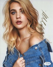 Sophie Nelisse Sexy Yellowjackets Autographed Signed 8x10 Photo ACOA