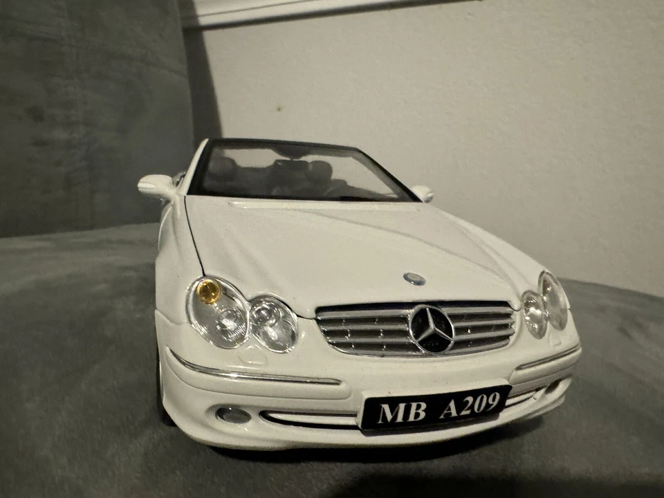 Coche diecast blanco Kyosho Mercedes Benz CLK Buri Ole 1 18🔥🔥 Foto 2 de 4