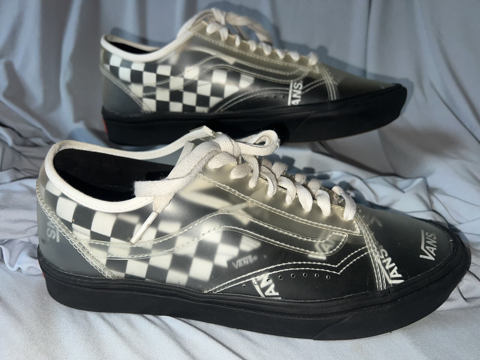 VANS sneaker checker size 7