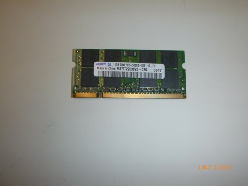 Samsung 1GB 2Rx8 PC2-5300s - 555-12-E3 M470B2953CZ3 - CE6 - Picture 1 of 2
