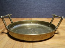 Mosiężna podstawka talerzowa z uchwytami bardzo ładna średnica 18,4cm