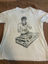 Ultimate Guide to Bruce Lee Collectibles and Memorabilia 27