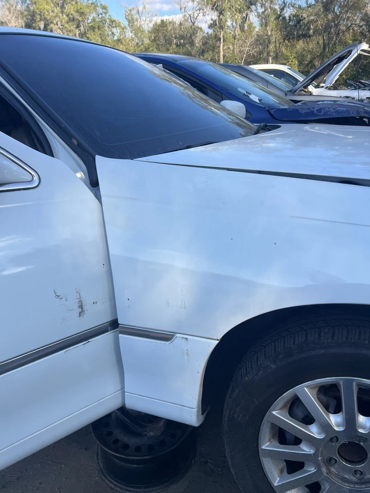 03-11 LINCOLN TOWN CAR Right Passenger Side Oem Fender Panel Only White - Image 4 of 4