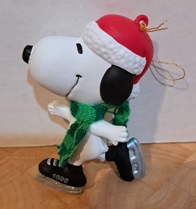 Snoopy Ice Skating Christmas Tree Ornament Peanuts 3.5" Cloth Scarf Dated 1998